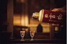 把酒言欢共怅怀意思